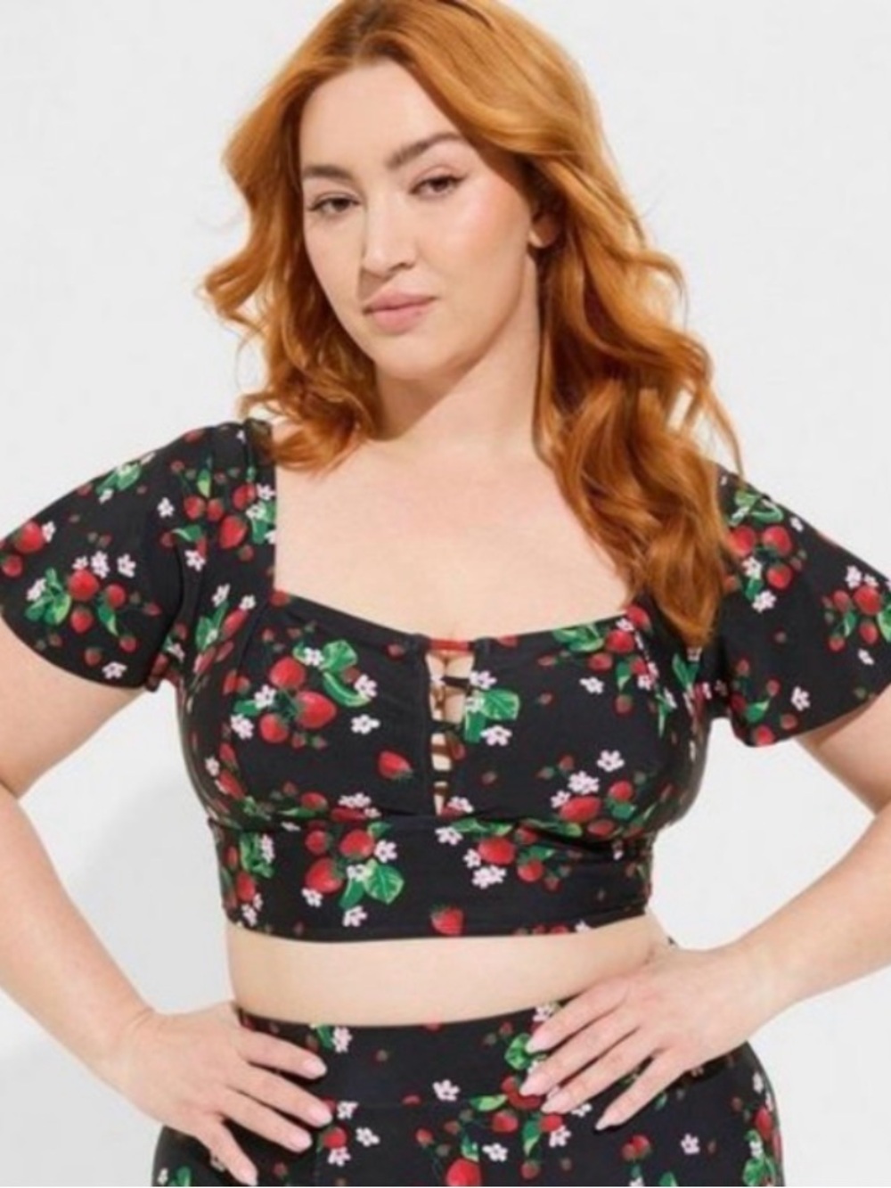 Retro Chic Torrid Sweet Strawberries Print Vtg Style Modest Wireless Bikini Top